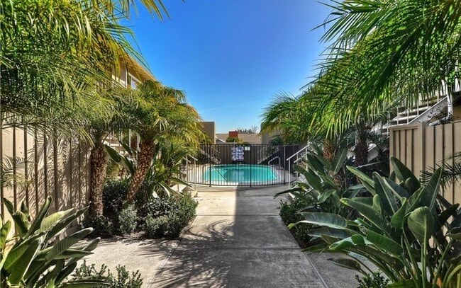 gated community pool area - 1214 Rutland Rd