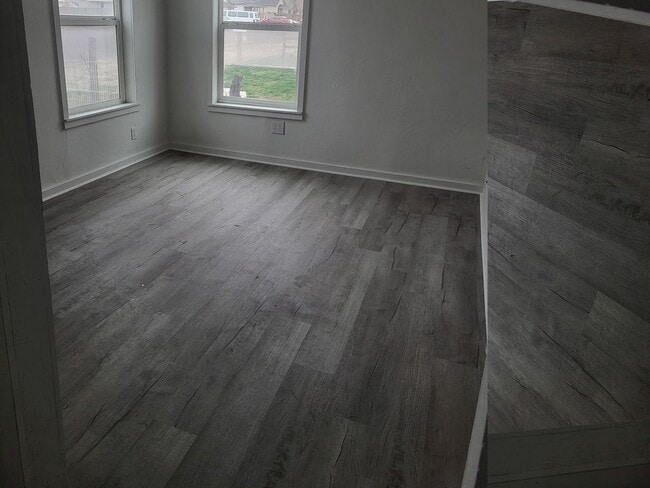 Building Photo - Updated 1 bedroom unit