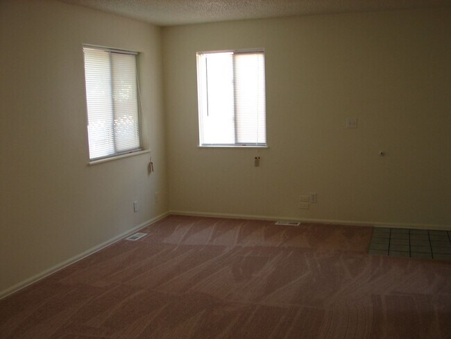 Foto del edificio - NO LONGER ACCEPTING APPLICATIONS!