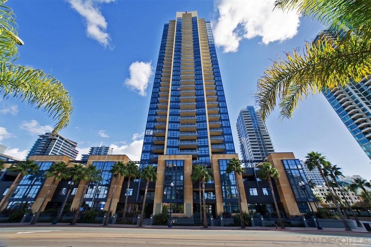 Primary Photo - 1325 Pacific Hwy