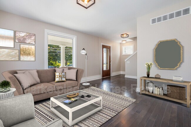 Building Photo - 284 S Union St