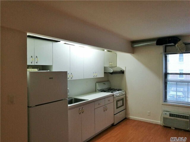 Building Photo - 143-30 Roosevelt Ave