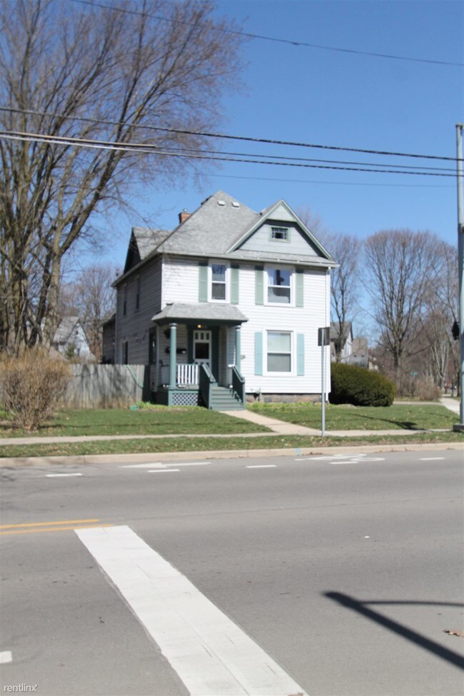 Building Photo - 4 br, 1 bath Duplex - 1325 Packard St #2