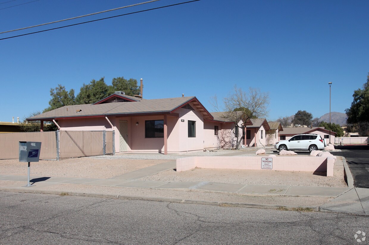 Foto principal - 3351 E Bermuda St