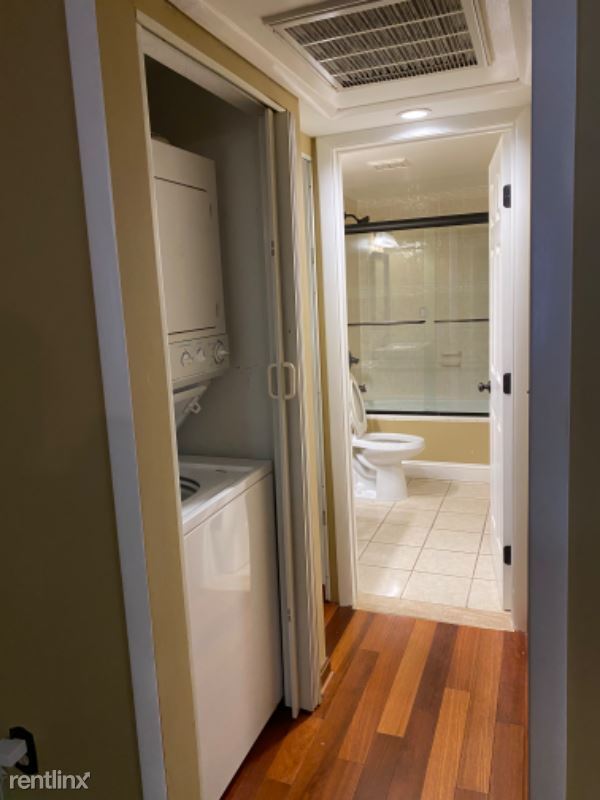 Building Photo - 1 br, 1 bath Condo - 3214 8th St SE 5 Unit 5