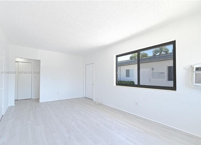 Building Photo - 811 81st St