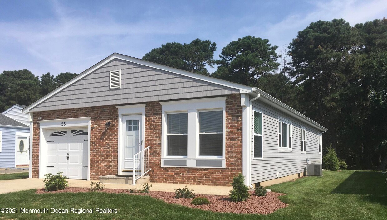 25 Doral Dr, Toms River, NJ 08757 House for Rent in Toms River, NJ