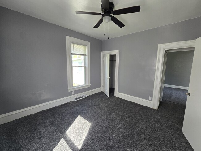 Foto del edificio - 1122 E 6th Ave