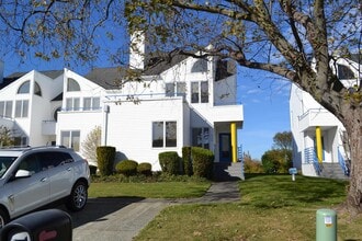 Building Photo - 533 Lagoon Blvd