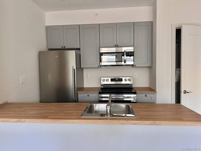 Foto del edificio - 362 W Merrick Rd