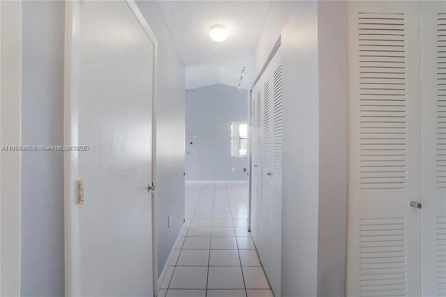Foto del edificio - 318 NW 114th Ave