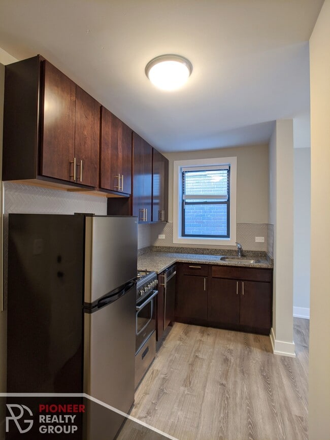 Building Photo - 437 W Belden Ave