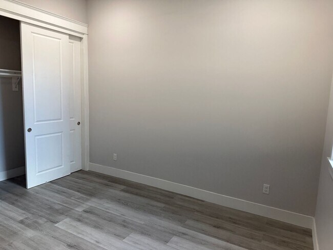Foto del edificio - Gorgeous updated 2 bedroom available now!