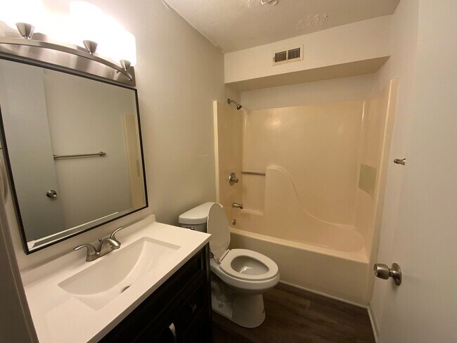 Foto del edificio - 2 Bedroom Apartment