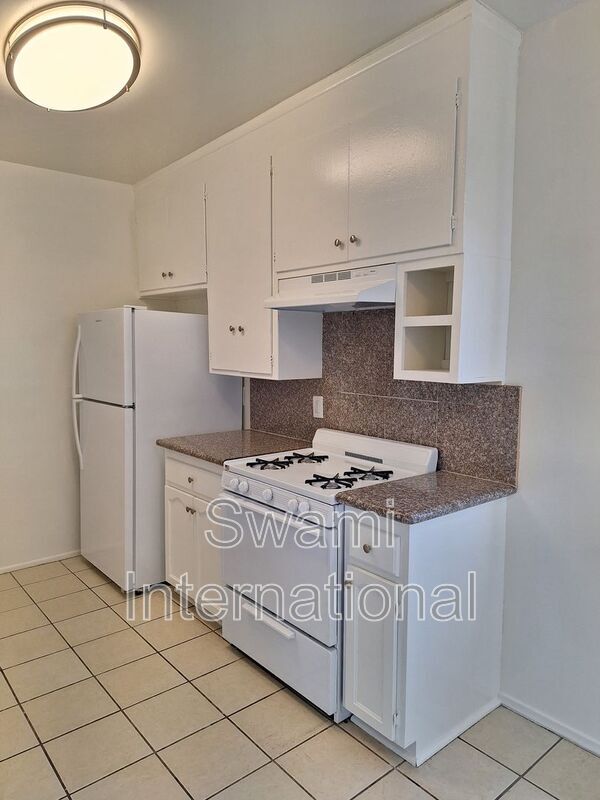 Building Photo - 532 W Olive St