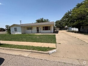 Building Photo - 1020 2nd St