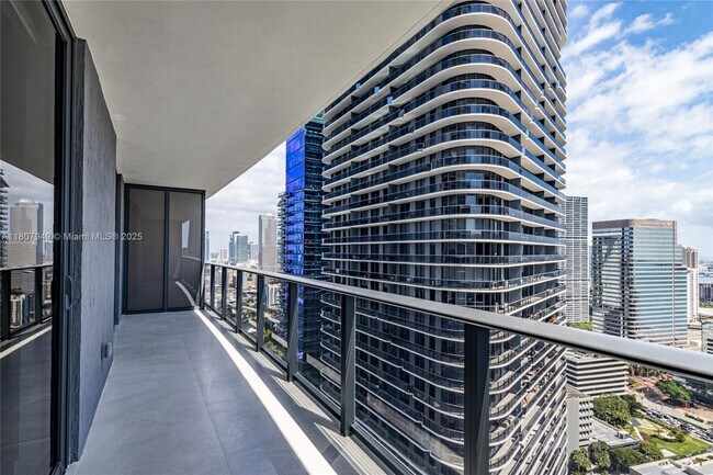 Foto del edificio - 45 SW 9th St
