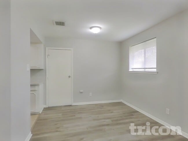 Building Photo - 6422 French Chateau Dr