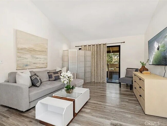 Foto del edificio - Move-In Ready 2BR | Fresh Paint | Unfurnished & Ready for Your Style