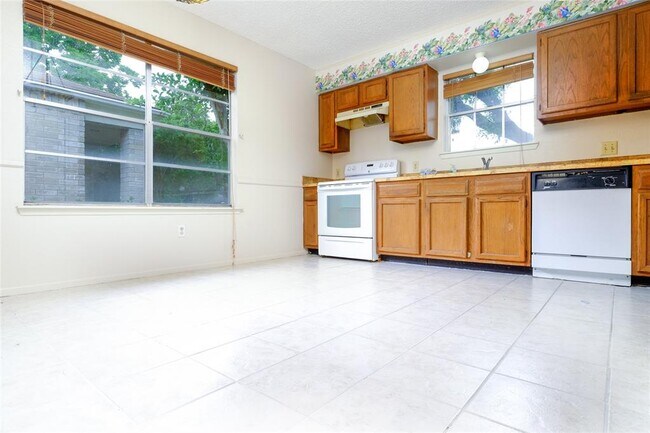 Building Photo - 8903 Kindlewood Dr