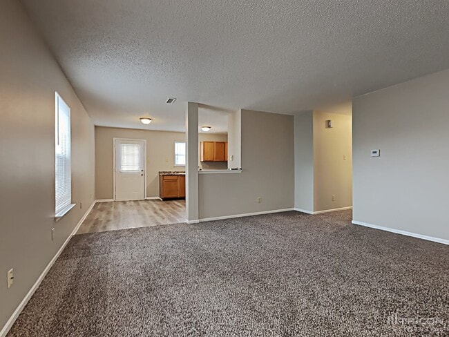 Building Photo - 2022 Dutch Elm Dr