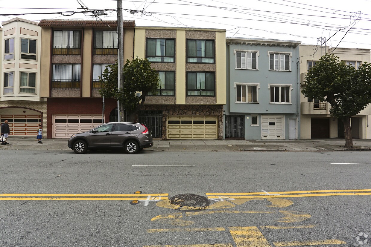 Building Photo - 5027 California St