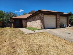 Building Photo - 6702 S Creek Dr