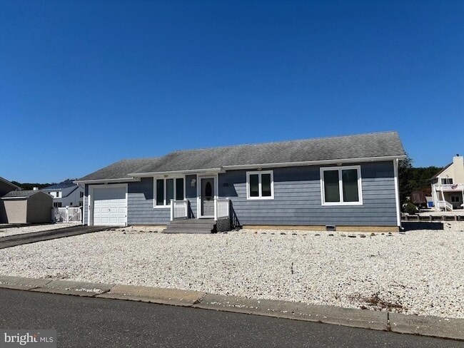 Foto del edificio - 156 Rodman Dr