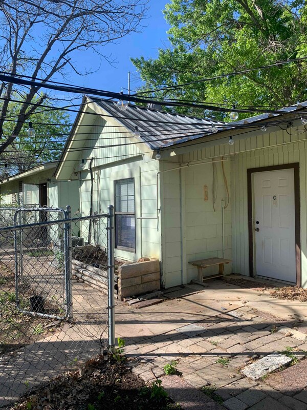 602 Lakeshore Dr Unit C, Marble Falls, TX 78654 Room for Rent in