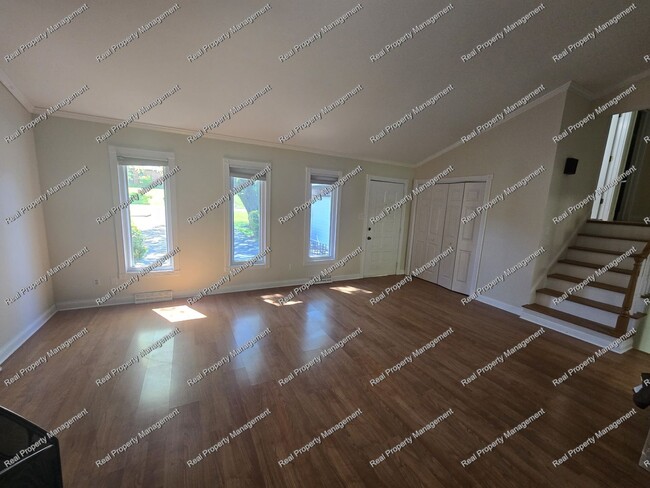 Foto del edificio - Three Bedroom Tri-Level in LOFS