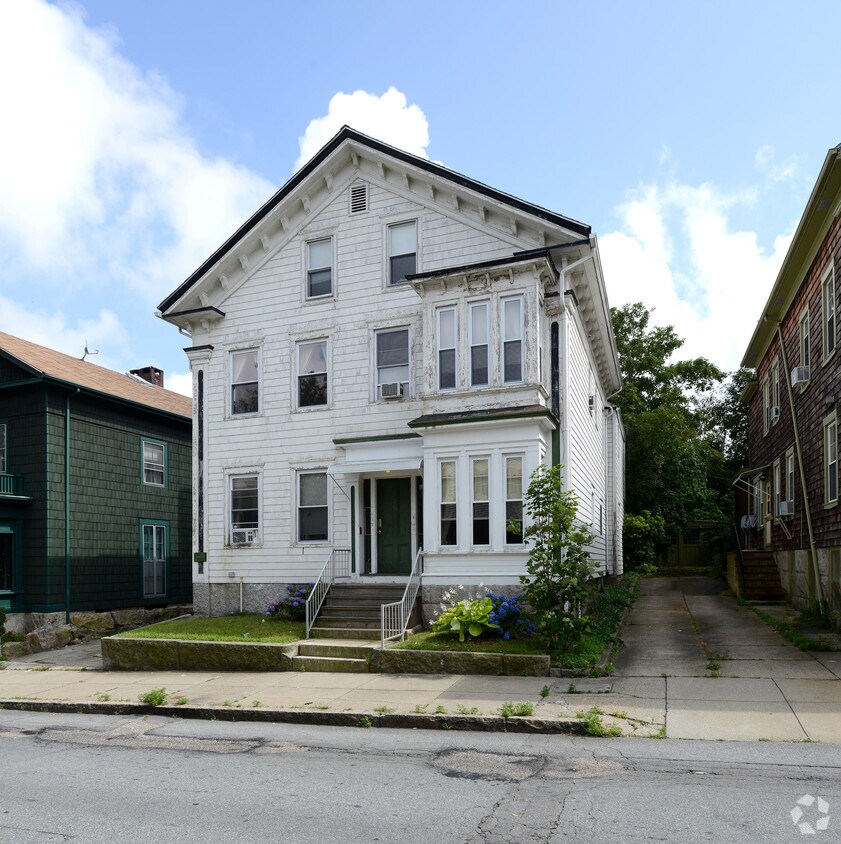 Primary Photo - 94 Hillman St