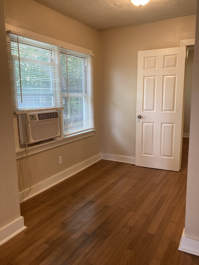 Bedroom - 3820 Walnut St
