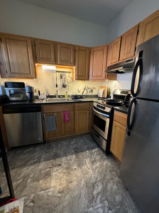 Building Photo - 461 Beacon St