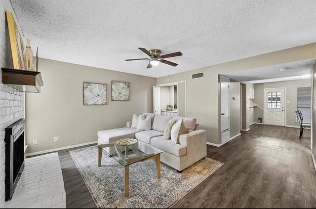 Foto del edificio - 2401 Long Ridge Ln