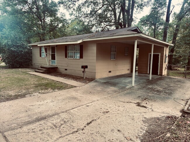Foto del edificio - 3145 Woodview Dr