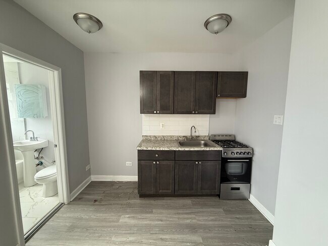 Foto del edificio - 6930 N Greenview Ave