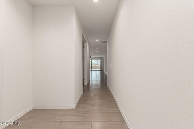 Foto del edificio - 17973 W Ashley Dr