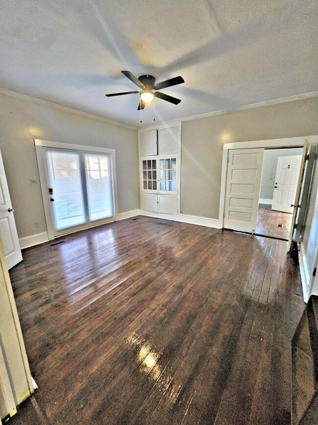 Building Photo - 613 3rd Ave SW