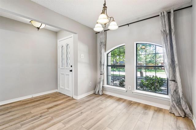 Foto del edificio - 703 Stoneybrook Dr