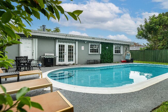 Foto del edificio - 330 N 68th Ave