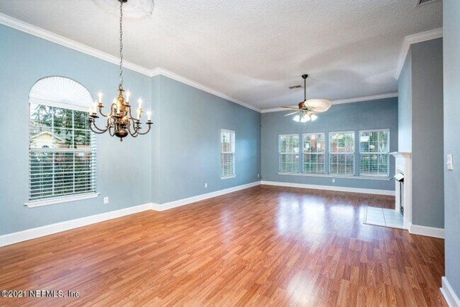 Foto del edificio - 7820 Deerwood Point Ct