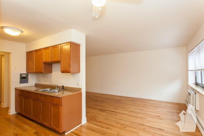 Foto del edificio - 1 bedroom in Chicago IL 60657