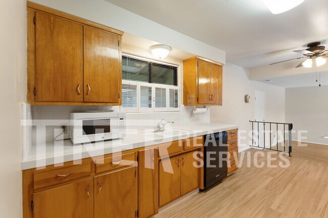 Foto del edificio - 7304 Idle Wild Way