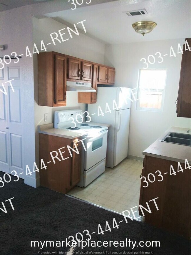 Building Photo - 2 Bedroom 1 Bath Denver - Centrally Located!