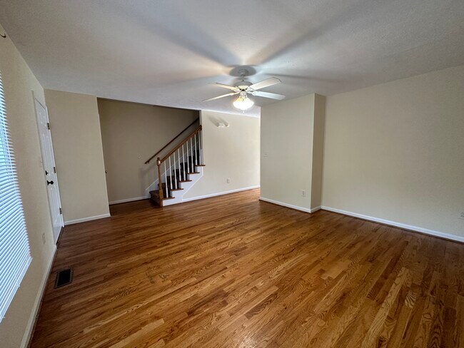 Building Photo - 726 Wyndhurst Dr