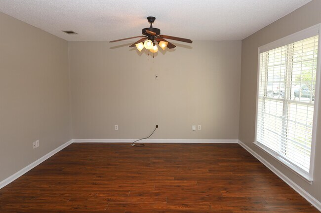 Building Photo - 1423 San Bernardino Way