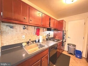 Building Photo - 10201 Grosvenor Pl