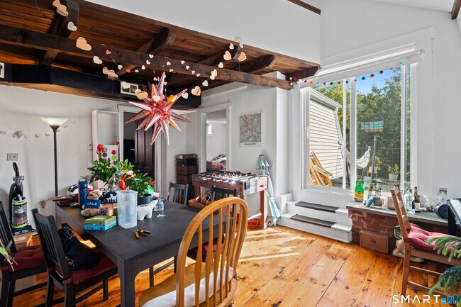 Foto del edificio - 251 Lawrence St