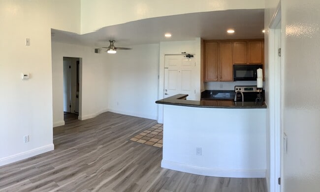 Building Photo - 7120 Shoreline Dr