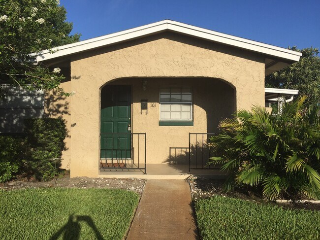 Exterior - 229 Everest Pt
